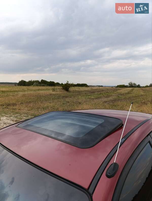 Седан Mazda 323 1996 в Ровно