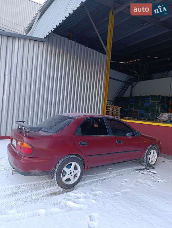 Седан Mazda 323 1996 в Ровно