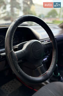 Седан Mazda 323 1995 в 
