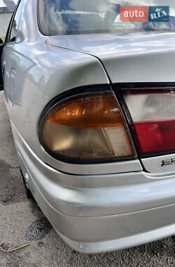 Седан Mazda 323 1998 в 