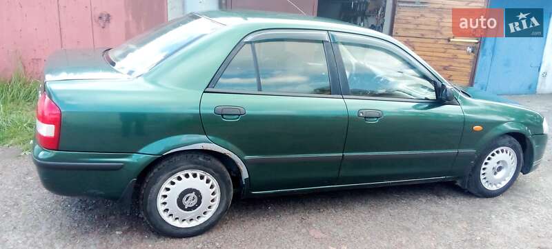 Седан Mazda 323 2000 в Шептицькому