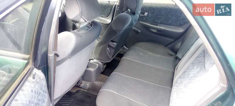 Седан Mazda 323 2000 в Шептицькому