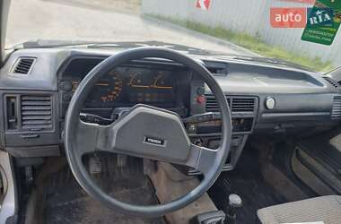Хетчбек Mazda 323 1987 в 