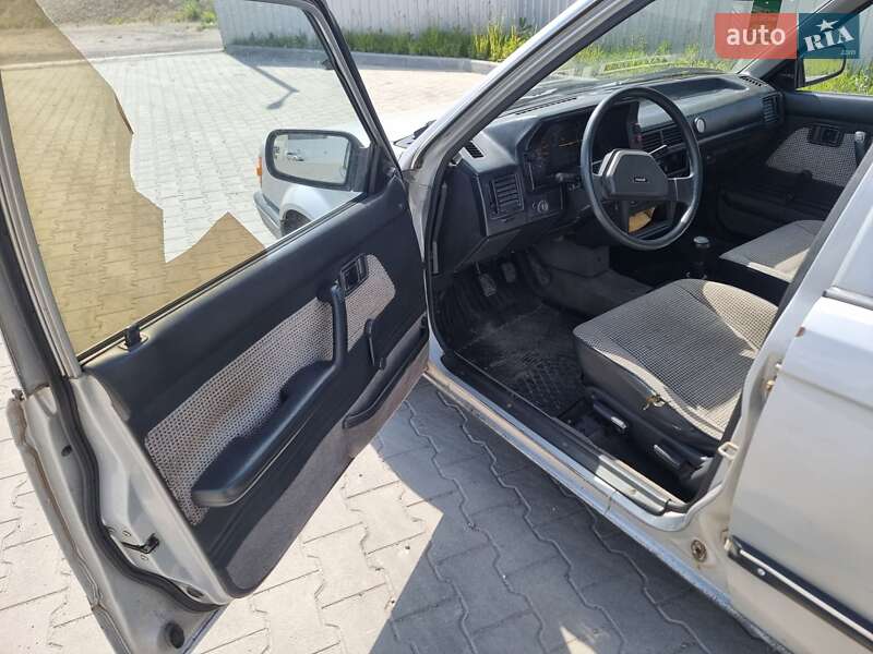 Хэтчбек Mazda 323 1987 в Кременце