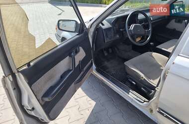 Хетчбек Mazda 323 1987 в 