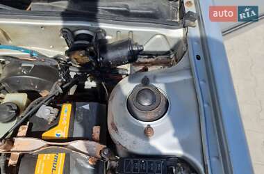 Хетчбек Mazda 323 1987 в 
