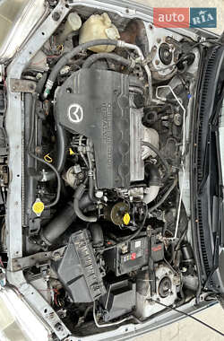 Хетчбек Mazda 323 2001 в 