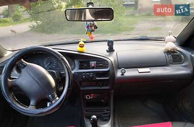 Седан Mazda 323 1996 в 