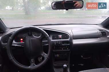 Седан Mazda 323 1995 в 