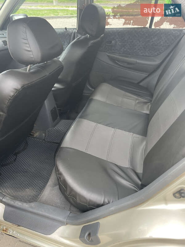 Седан Mazda 323 1998 в Черкасах