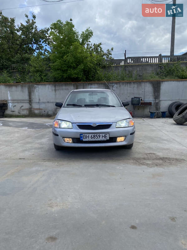 Mazda 323 1998