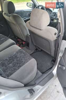 Хэтчбек Mazda 323 1999 в 