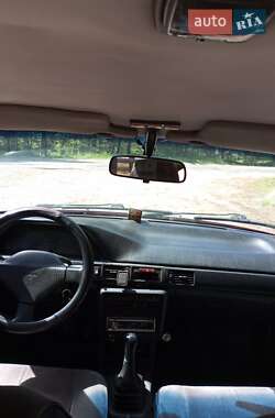 Седан Mazda 323 1994 в 