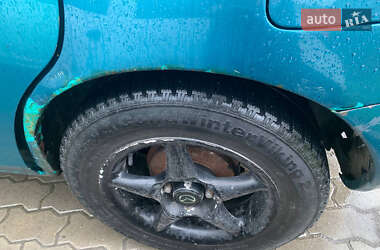 Хэтчбек Mazda 323 1998 в 