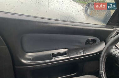 Хэтчбек Mazda 323 1998 в 