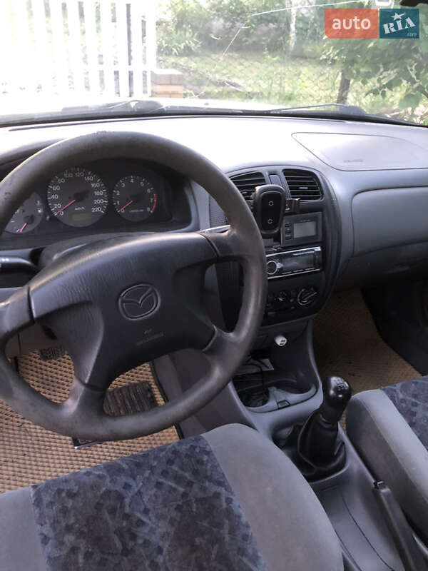 Седан Mazda 323 1998 в Днепре