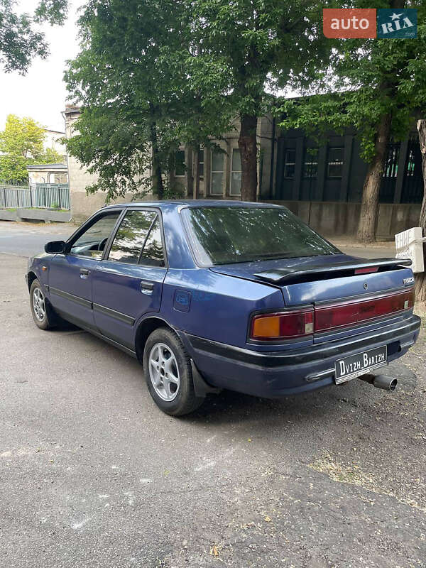 Седан Mazda 323 1990 в Днепре