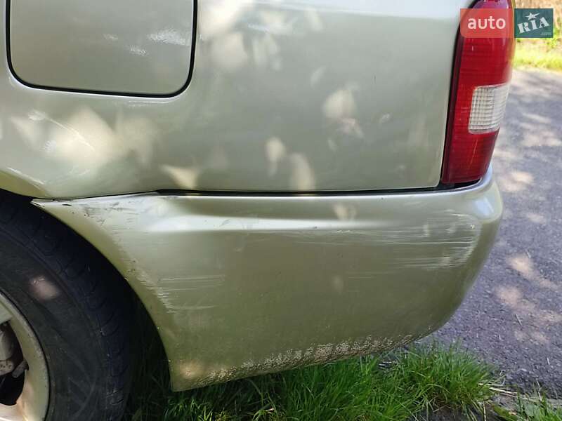 Седан Mazda 323 2003 в Одессе