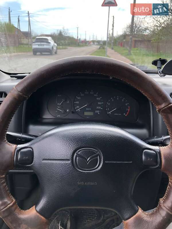 Mazda 323 1997
