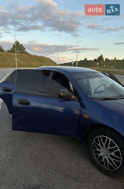 Хэтчбек Mazda 323 1995 в 