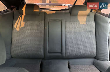Хэтчбек Mazda 323 1995 в 