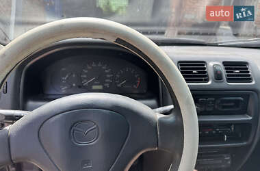 Седан Mazda 323 1998 в 