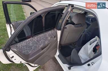Седан Mazda 323 1999 в 