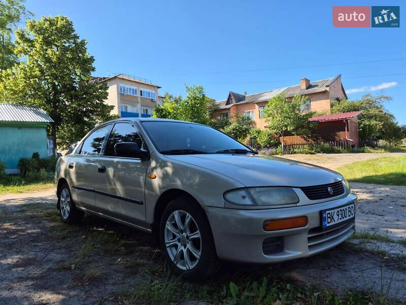 Седан Mazda 323 1997 в Березному