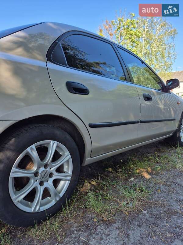 Седан Mazda 323 1997 в Березному