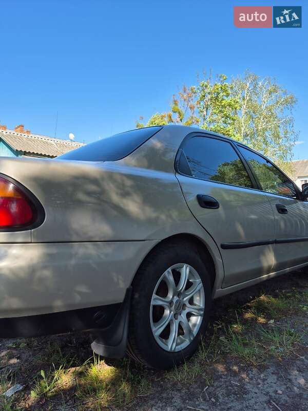 Седан Mazda 323 1997 в Березному