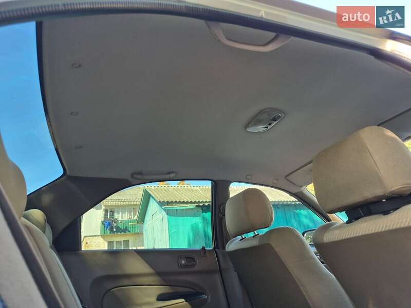 Седан Mazda 323 1997 в Березному