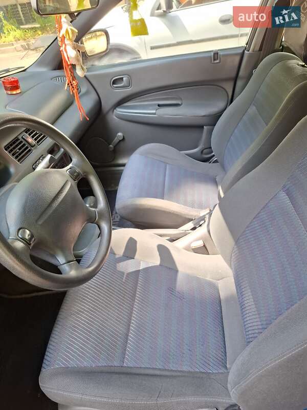 Седан Mazda 323 1996 в Одессе