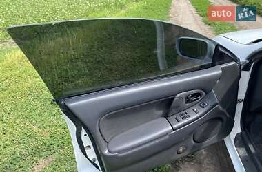 Хэтчбек Mazda 323 1995 в 