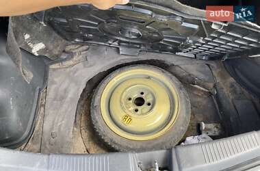 Хэтчбек Mazda 323 1995 в 