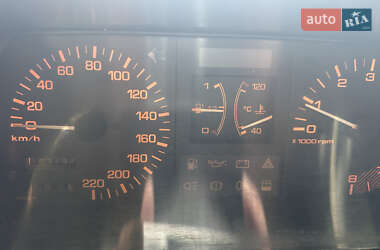 Хэтчбек Mazda 323 1988 в 