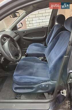 Седан Mazda 323 1998 в 