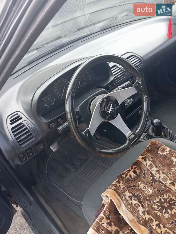 Хэтчбек Mazda 323 1993 в Хмельницком