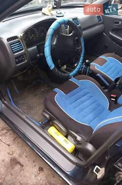 Седан Mazda 323 1998 в Одесі