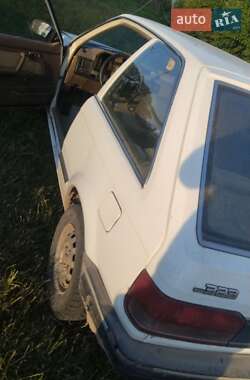Хэтчбек Mazda 323 1989 в 