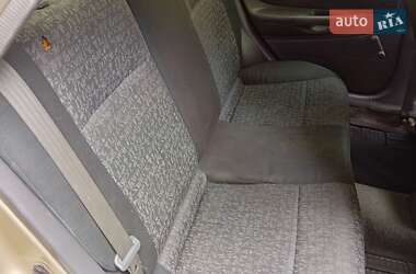 Седан Mazda 323 1999 в 