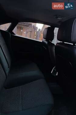 Хэтчбек Mazda 323 1997 в 