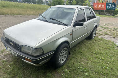 Седан Mazda 323 1989 в Черновцах