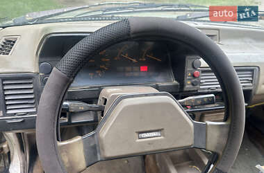 Седан Mazda 323 1989 в 