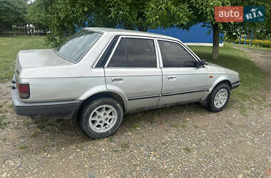 Седан Mazda 323 1989 в 