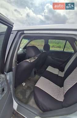 Хэтчбек Mazda 323 1998 в 