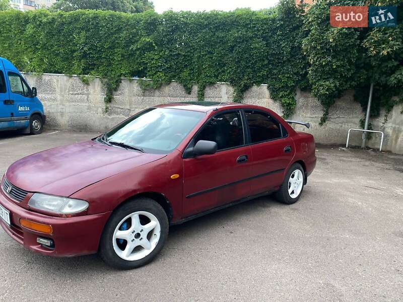 Седан Mazda 323 1996 в Ровно