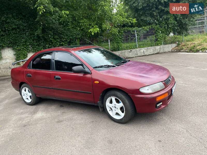 Седан Mazda 323 1996 в Ровно