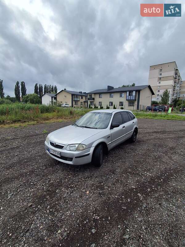 Хэтчбек Mazda 323 1998 в 