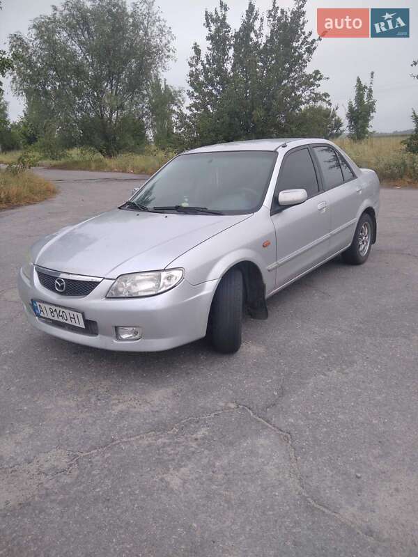 Седан Mazda 323 2002 в Тараще