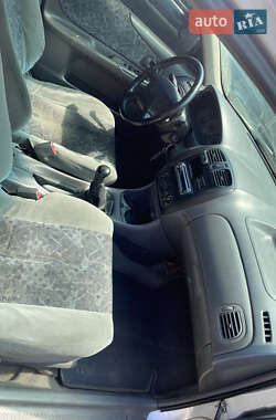 Седан Mazda 323 1998 в 